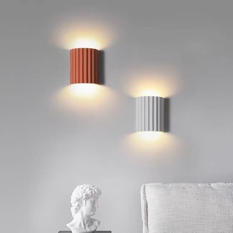 Lunara — Moderne halbkreisförmige Wandleuchte aus Harz mit wellenförmigem Design
