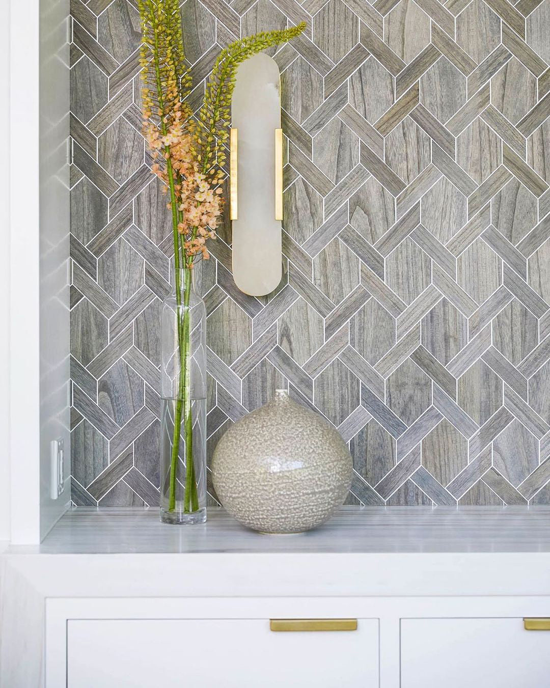 Sorenis — Verlängerte Alabaster-Wandlampe mit klassischem Metalldesign