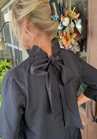 Rundhalskleid mit Rüschensaum und Rückenband mit Taschen