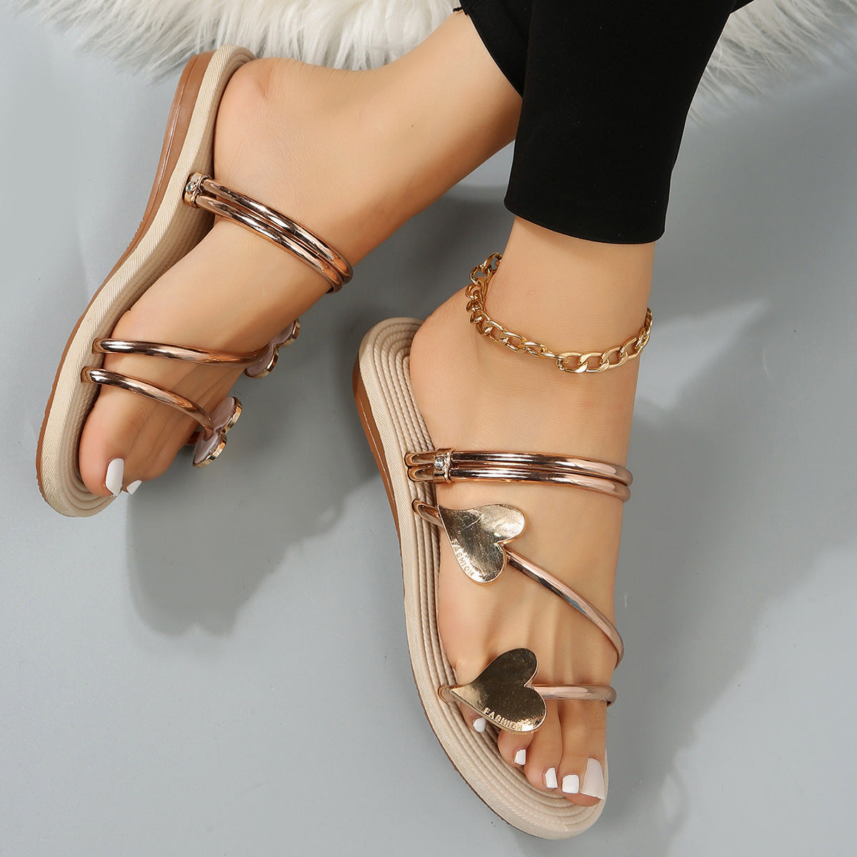 Luna Sandalen mit modischer Metallherz-Dekoration