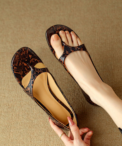 Französische Wildleder-Flip-Flops mit Splicing und Peeptoe
