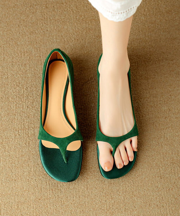 Französische Wildleder-Flip-Flops mit Splicing und Peeptoe