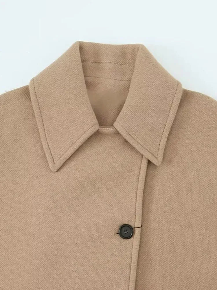 Brenda | Manteau solide avec collier redondant