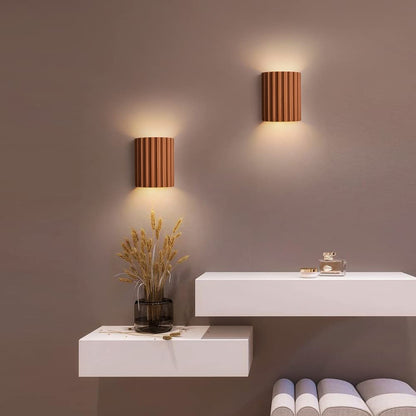 Lunara — Moderne halbkreisförmige Wandleuchte aus Harz mit wellenförmigem Design
