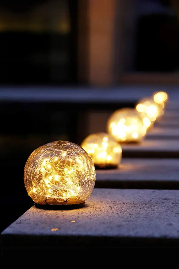 Solarbetriebene Lichtkugel für den Außenbereich